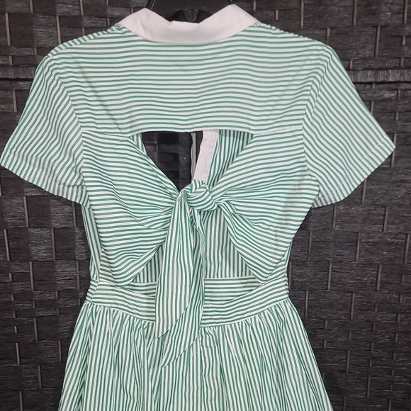 Chic and stylish English Factory dress size small, perfect for any occasion. - Picture 3 of 4